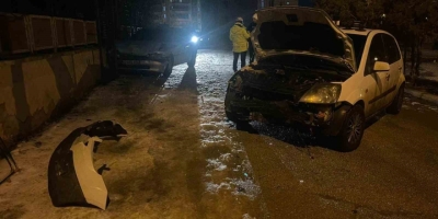 Karaman’da Park Halindeki 2 Araca Çarpan Otomobilin Sürücüsü Kaza Yerini Terk Etti