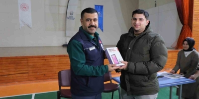 Depremzede Öğrencilere Burs Ve Tablet Desteği