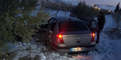 Otomobil Şarampole Girdi: 2 Yaralı