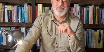 Ünal Ersözlü’nün ’böğürtlen Öpücüğü’ Kitabı Raflarda Yerini Aldı