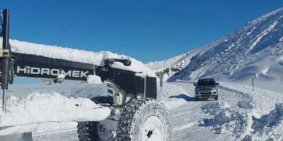 Yoğun Kar Yağışı.. Iğdır’da Kapanan Köy Yolları Ulaşıma Açıldı!