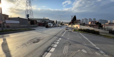 Başakşehir’de Tırın Altında Kalan Motosiklet Sürücüsü Ölümden Döndü