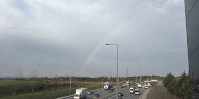 İ̇stanbul’da Gökkuşağı Trafikte Görsel Şölen Oluşturdu