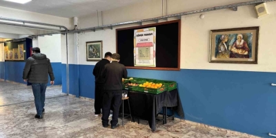 Bu Okulda Manav Var, Görevli Yok