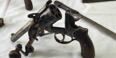 Bursa’da Tarihi Eser Operasyonu.. Çok Sayıda Silah ve Obje Ele Geçirildi!