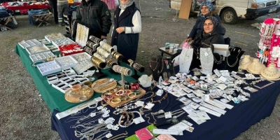 Mollabey’de Ucuzluk Pazarı Yoğun İlgi Görüyor