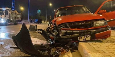 Kaza Yapan Hafifi Ticari Aracın Radyatörü 30 Metre Fırladı: 1 Yaralı
