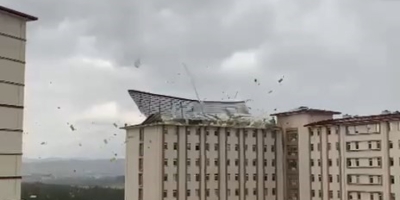 Bursa’da Şiddetli Fırtına Çatıları Böyle Uçurdu