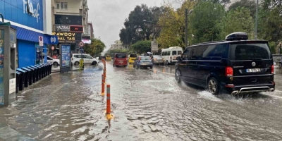 Antalya’da Sağanak Ve Şiddetli Rüzgar Etkili Oldu