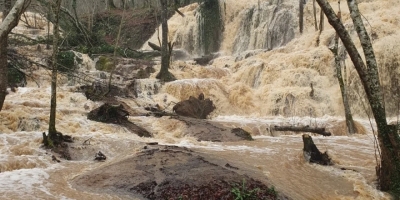 Kuruyan Karapınar Şelalesi Yağışlarla Yeniden Hayat Buldu
