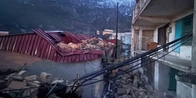 Niğde’de Şiddetli Rüzgar Nedeniyle Minare Yıkıldı, Çatılar Uçtu