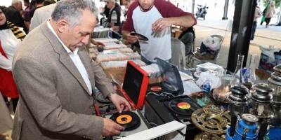 Antikacılar; Yeni Yılda Da Kendi Yerinde, Kendi Gününde