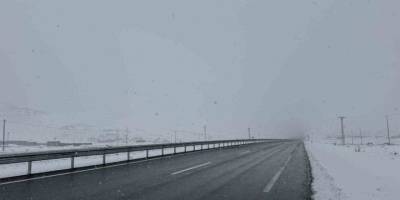 Görüş Mesafesi Düştü.. Pamuk Geçidi'nde Kar ve Sis Sürücüleri Zorluyor!