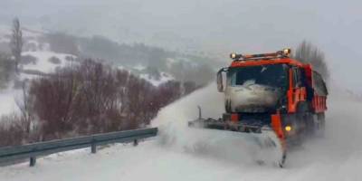 Kar Durmadı.. Karayolları Ekipleri Gece Gündüz Sahada!