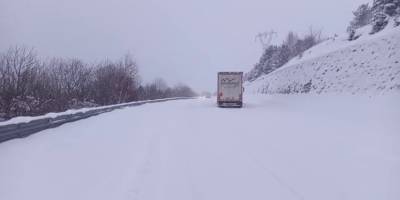 Yoğun Kar Yağışı Ulaşımı Olumsuz Etkiledi.. Yollar Kapandı, Araçlar Mahsur Kaldı!