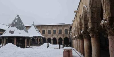 Kar Yağışı Diyarbakır'ı Mest Etti.. Sur'un Tarihi Güzellikleri Beyazla Kaplandı!