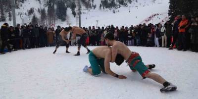 Atabarı Kayak Merkezi'nde Kar Şenliği.. Artvin'den Renkli Görüntüler!