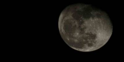 Geceyi Aydınlatan Görsel Şölen.. Şişkin Ay'ın Büyüleyici Manzarası!