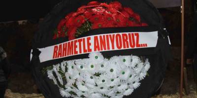 Alpargün Apartmanı Önünde Anma.. Zeydan Karalar'dan Deprem Uyarısı!