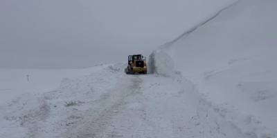 Tekman'da Karla Mücadele.. Eğri Çayır Mezrası'na Ulaşmak Kolay Olmadı!