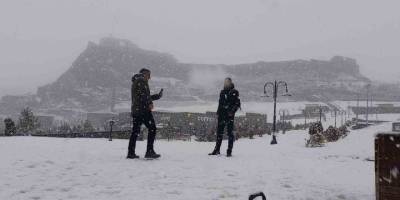Kars Sokakları Beyazla Kaplandı.. Yurttaşlar Fotoğraf Çekmeye Akın Etti!