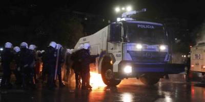 Arnavutluk'ta Gerilim Tırmandı.. Başbakanlık Binası Önünde Sokaklar Karıştı!