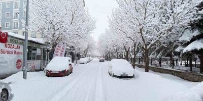 Kış Geri Döndü.. Patnos’ta Kar Kalınlığı 40 Santimetreye Ulaştı!