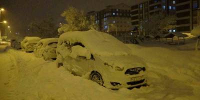 Bitlis’te Kent Merkezi Beyaza Büründü