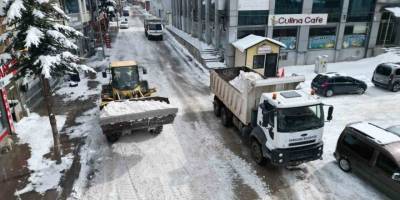 Sarıkamış'ta Kış Mesaisi.. Onlarca Kamyon Kar Şehir Dışına Taşınıyor!