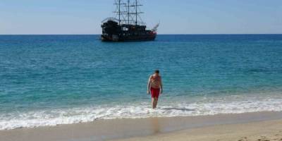 Alanya’da Mart Güneşi.. Hava Sıcaklığı 18’e Çıktı, Sahiller Harekenlendi!