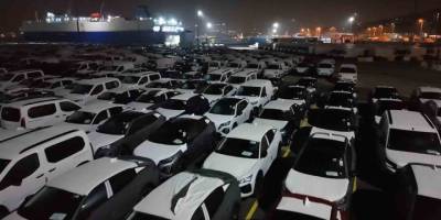 Haydarpaşa Limanı’nda Gece Mesaisi: 2026 Model Araçlar Limana İndirildi