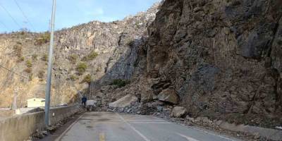 Gümüşhane-Giresun Karayolu Heyelan Nedeniyle Ulaşıma Kapandı