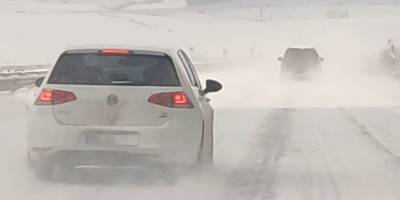 Kars’ta Kış Uzadı.. Boğatepe Geçidi’nde Tipi Ulaşımı Zorluyor!