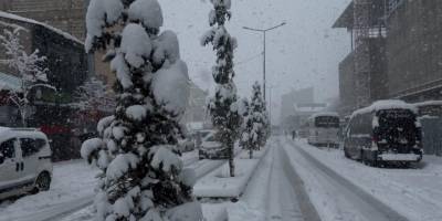 Patnos’ta Baharı Beklerken 40 Santimetre Kar Yağdı