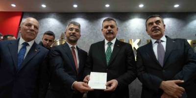 İçişleri Bakanı Çiftçi, Ak Parti Üyelik Giriş Beyannamesini İmzaladı