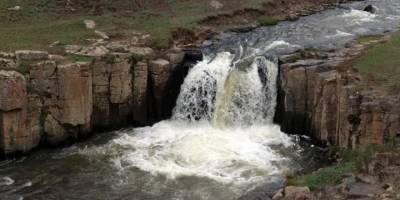 Eriyen Karlar Yıldızlı Şelalesi’ni Canlandırdı.. Kar Sularıyla Çoştu!