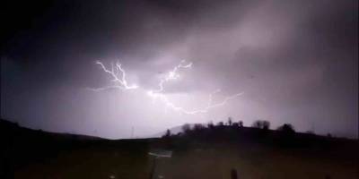 Bolu’da Şimşekler Geceyi Aydınlattı