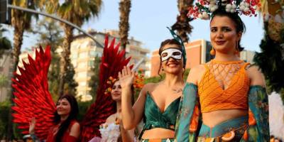 Portakal Çiçeği Karnavalı’nda Görsel Şölen.. Sokaklar Renk Cümbüşüne Döndü!