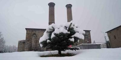 Erzurum’da Gece Boyu Kar Yağışı.. Kent Yeniden Beyaza Büründü!