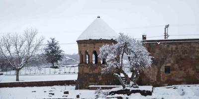 Ahlat’ın Tarihi Mekanlarında Kar Güzelliği