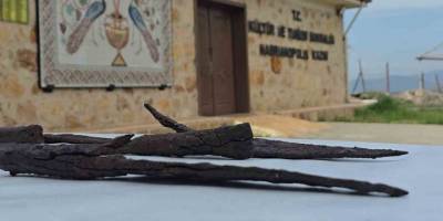 Antik Kazıda 1500 Yıllık Bıçak Seti Bulundu