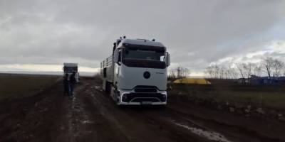 Arpaçay’da TIR Kurtarma Operasyonu.. Köylülerin Dayanışmasıyla Başarıya Ulaşıldı!