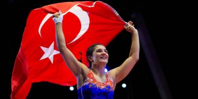 ‘Kadın Güreşçiler’den Avrupa’da Tarihi Başarı.. İkincilik Geldi!