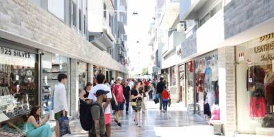 Marmaris’te Yenilenen Çarşı Turistlerin Gözdesi Oldu