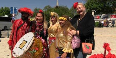 Binlerce Turist Edirne’ye Akın Etti, Selimiye Meydanı Doldu