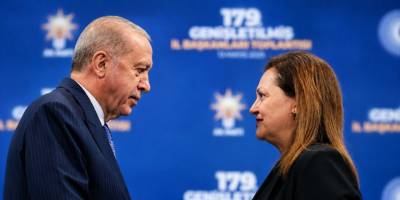 Rozetini Erdoğan Taktı.. CHP’li Burcu Köksal’ın AK Parti’ye Geçişi Siyaseti Sarstı!