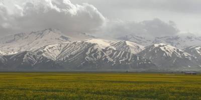 Hakkari Yüksekova’da İki Mevsim Bir Arada Yaşanıyor