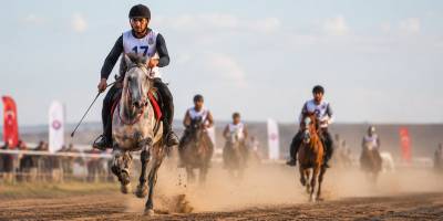 Kütahya’da Rahvan At Yarışları: 43 İlden 130’un Üzerinde At Şampiyonluk İçin Koştu
