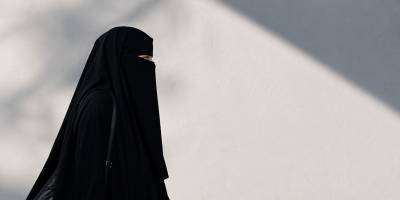 Portekiz’de Peçe ve Burka Yasağı Yasalaştı.. Düzenleme Kamuya Açık Alanları Kapsıyor!