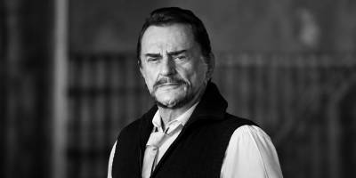 “Fabrika Kızı” ve “Eylül’de Gel”in Unutulmaz Sesi.. Alpay Hayatını Kaybetti!